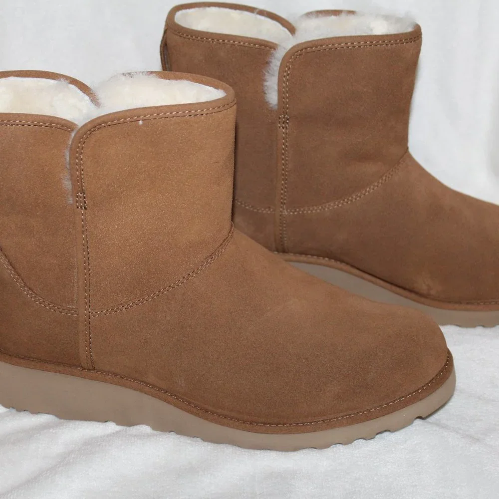 NIB UGG MINI SUEDE‎ SHEARLING LINED WEDGE CLASSIC SLIM BOOTS CHESTNUT